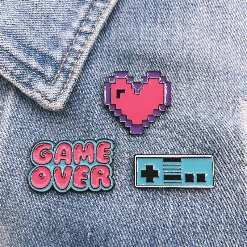 Мультяшная милая розовая эмалированная брошь в форме сердца с надписью Love Game Over