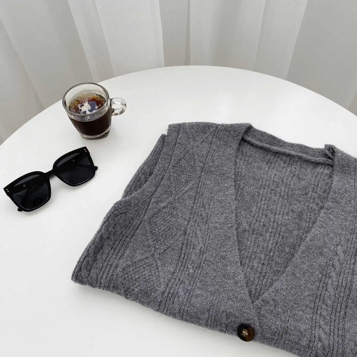 

COZOK 2021 Spring New Korean Knitted Vest Women's V-neck Single Breasted Sleeveless Camille Cardigan Women's 6670