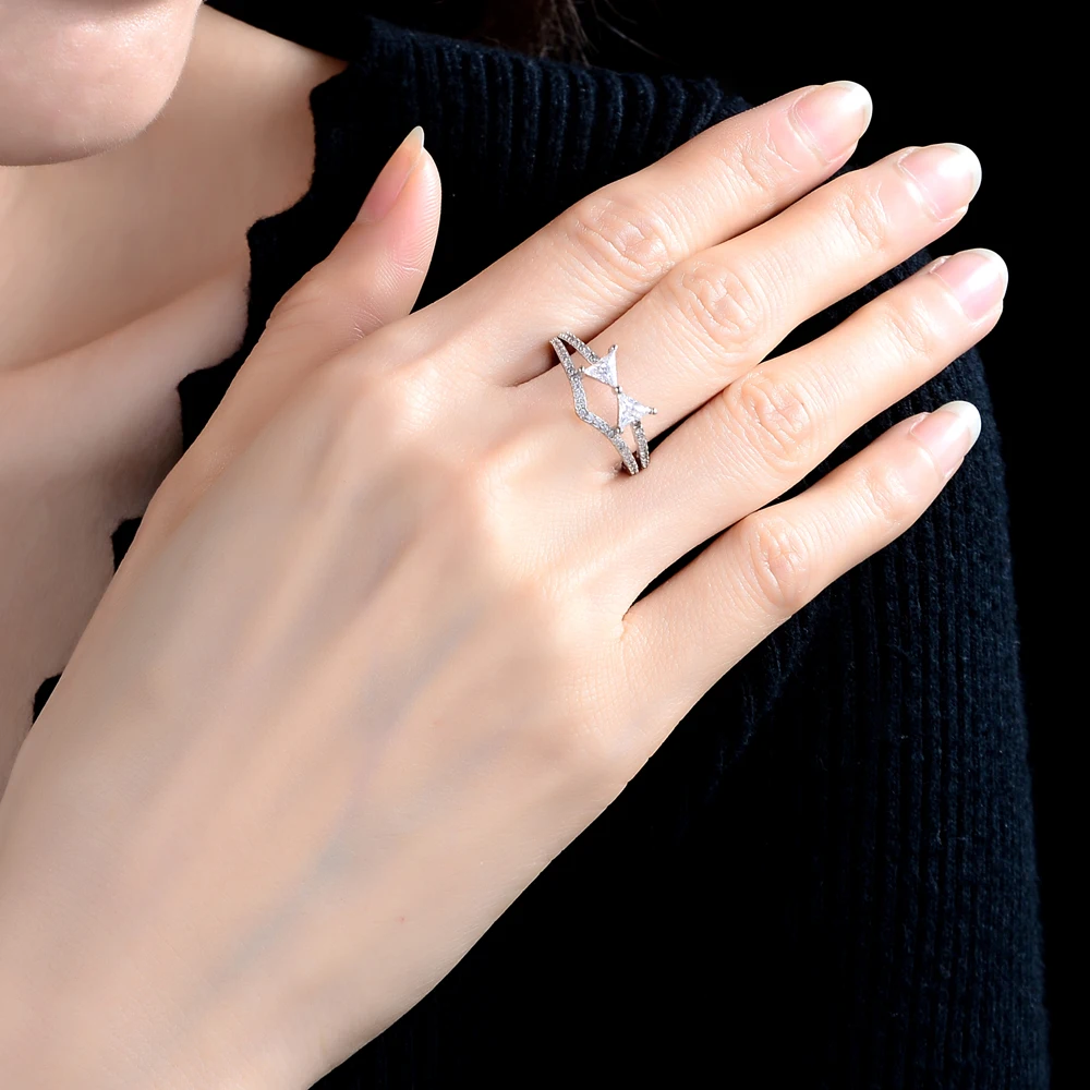 Женское кольцо бант из серебра 2020 пробы с блестящим Цирконом|Кольца| |