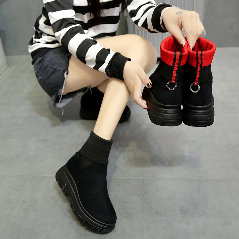Женские ботинки на плоской платформе с круглым носком сезон осень-зима 2019 года
