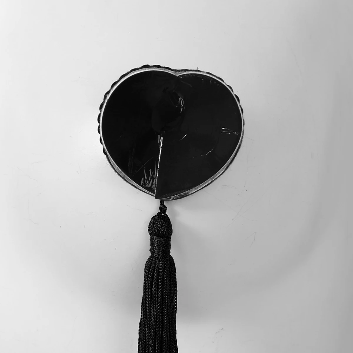 1 пара сексуальных накладок на соски в форме сердца с блестками и кисточками