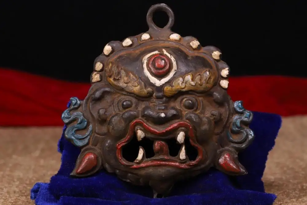 

wedding decoration Old Copper tires are hand-beating, chiseled, and painted with a portrait of King Kong mask