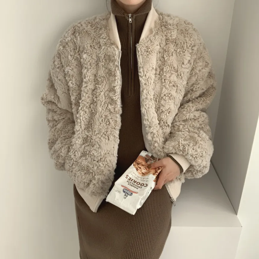 

Faux Fur Jacket Women Furry Thick Baseball Uniform 2022 Winter Casual Loose Short Coat Ladies Luxury Blended Fur Jackets