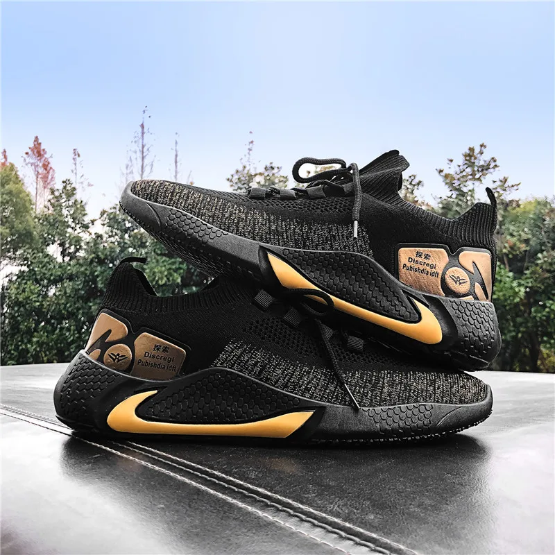 Мужские кроссовки легкие дышащие из сетчатого материала черного/золотого цвета