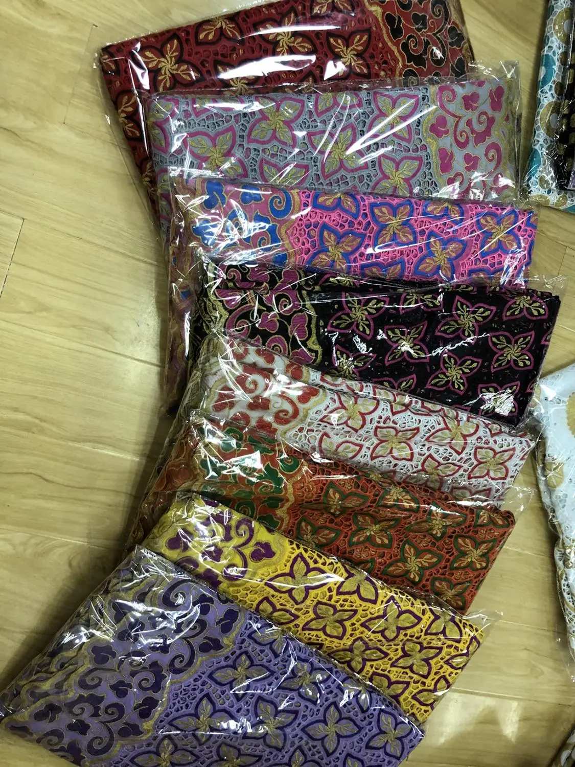 

2020 High Quality Nigerian 100% Cotton Dry Swiss Voile Lace Fabric Embroidery in Switzerland Guinea Bazin Lace Fabric Mix 5yards