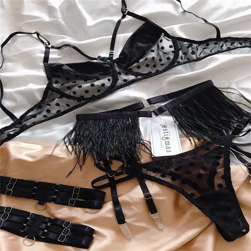 Комплект женского нижнего белья из трех предметов кружевной бюстгальтер в