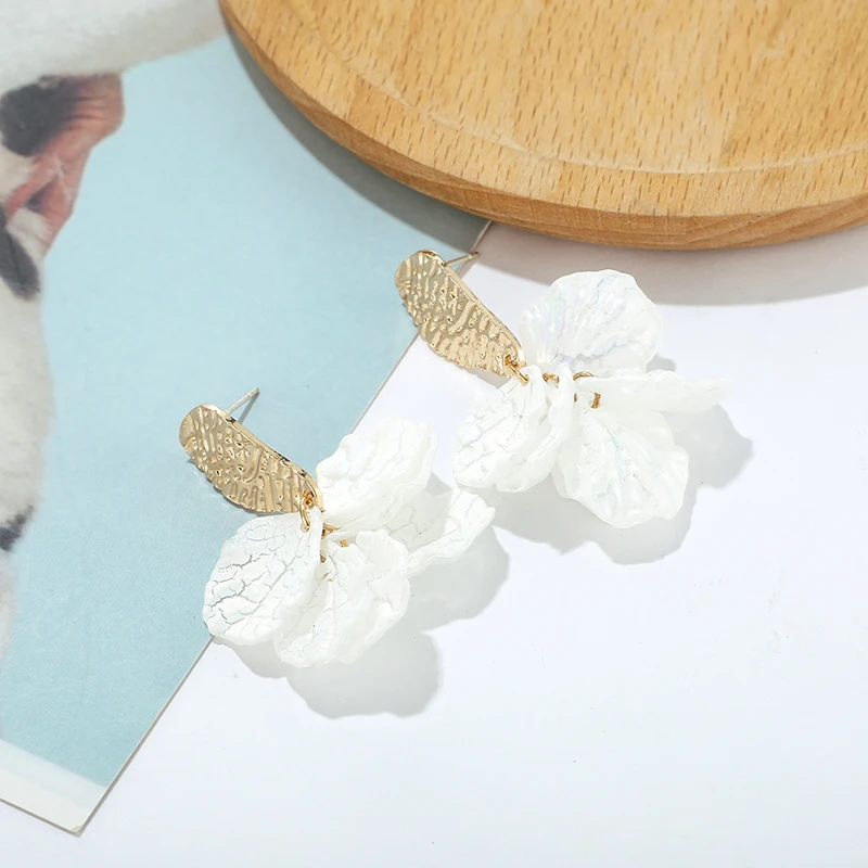 

Docona Elegant Gold White Leaf Flower Drop Dangle Earring for Women Metal Floral Pendant Earrings Trendy Jewelry Gift 8239