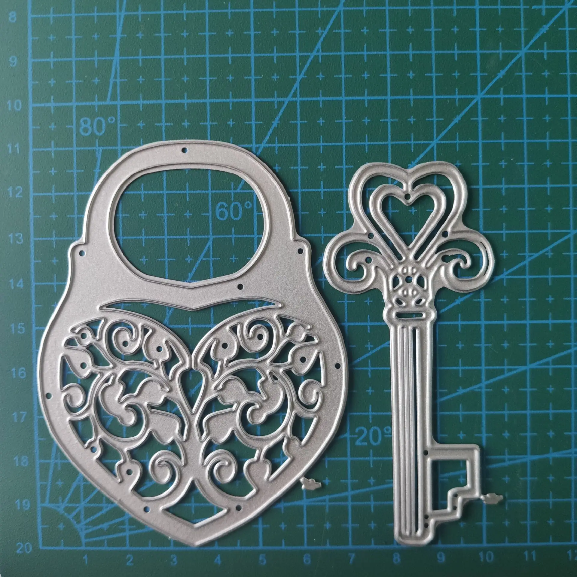 

Cutting Dies Decorative Padlock Heart Laser Cutting DIY Scrap Booking Photo Album Embossing Paper Cards 103*101mm