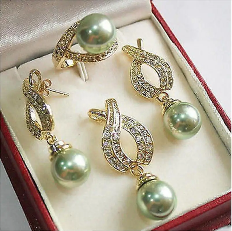 

Комплект из колье, серёг и кольца, с натуральным жемчугом 12 мм