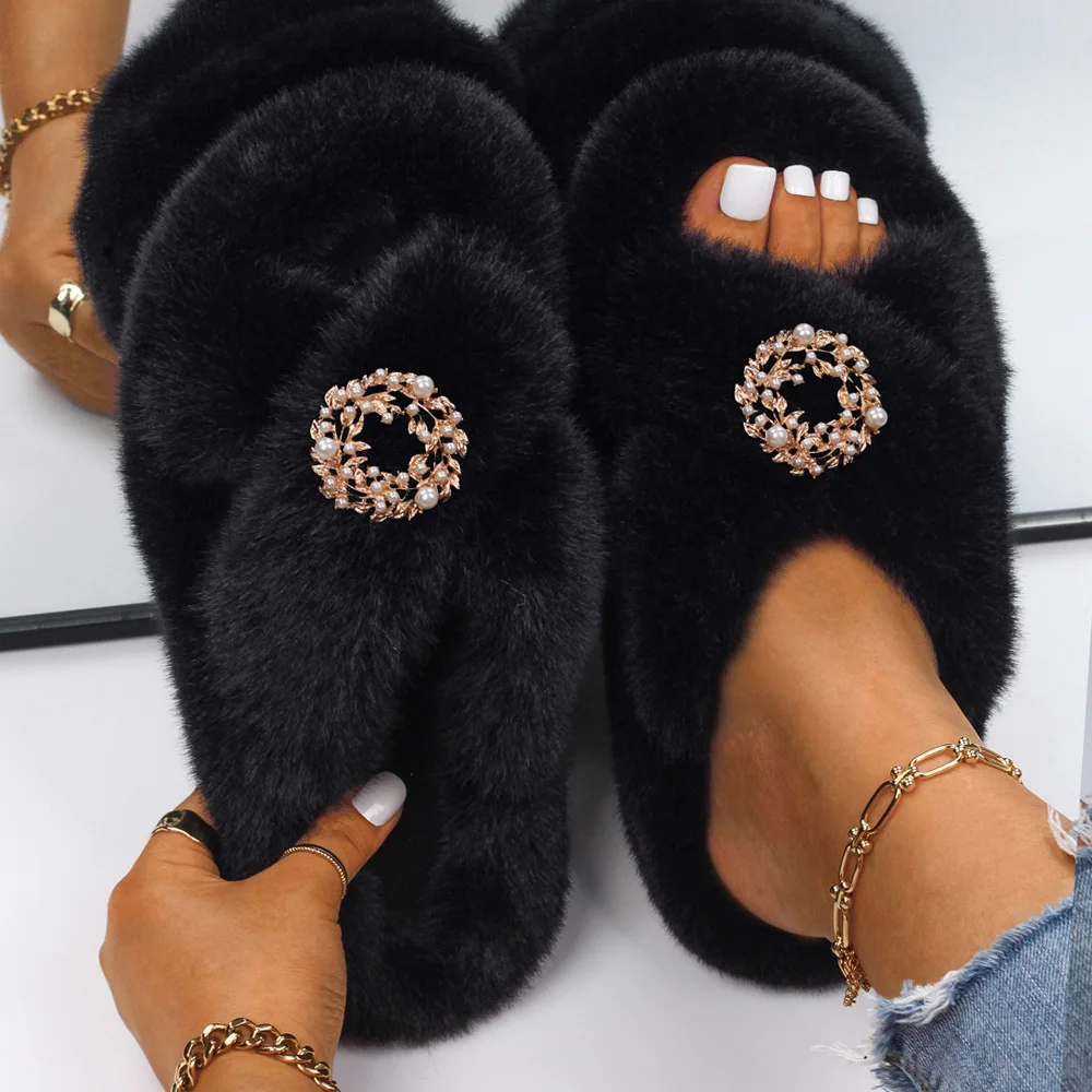 Slippers Female Wreath Decor Fur Sandals Fluffy Soft Furry Slides Designer Slippers Women Luxury 2021 High Quality Winter Shoes