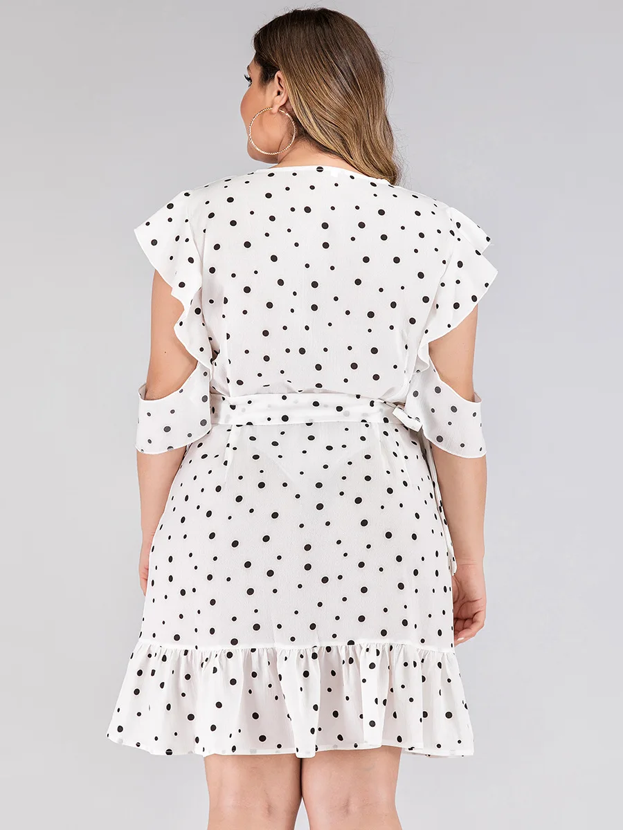 Женское платье в горошек с V-образным вырезом без рукавов |