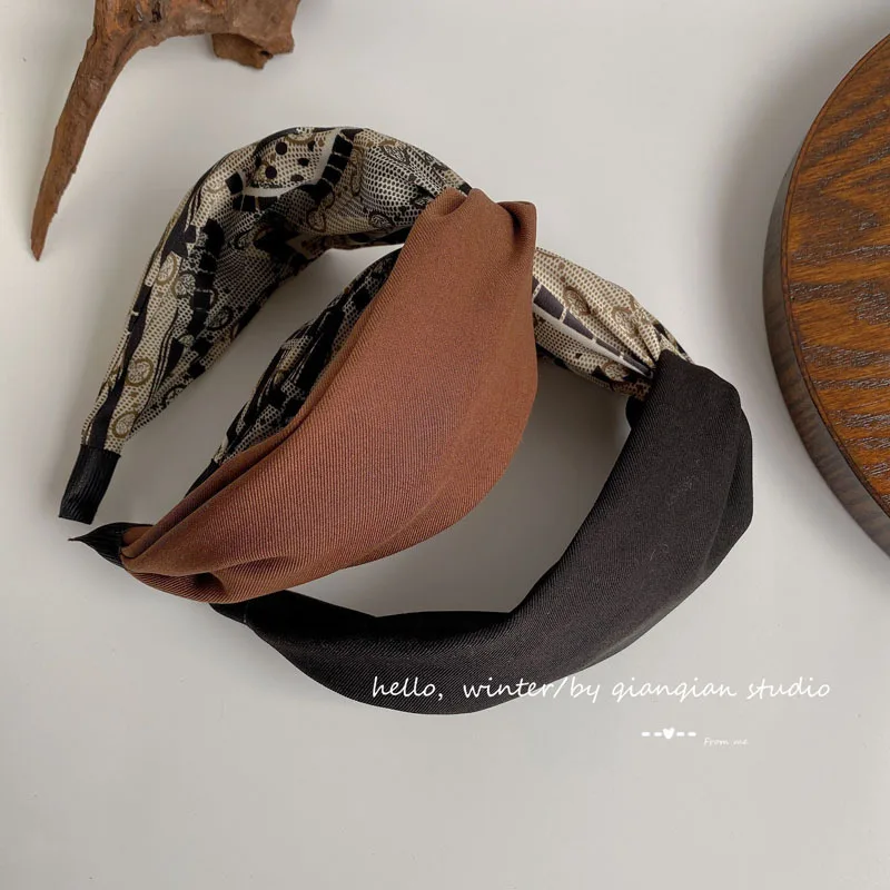 

Новый стиль милый темпераментный широкий край Нескользящая цветная подходящая перекрестная повязка на голову модные аксессуары для волос ...