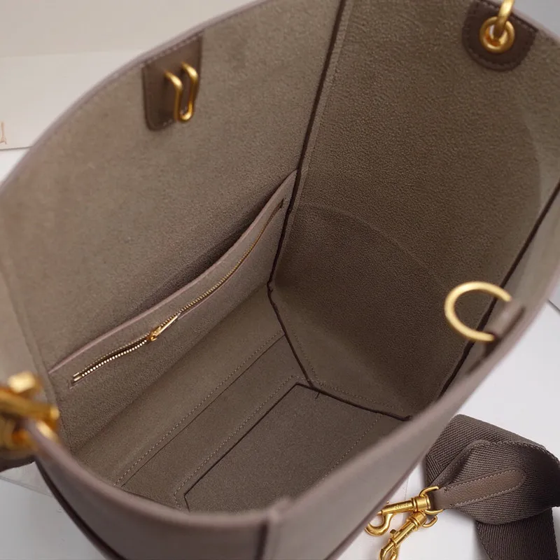 

2021 new fashion grain litchi calfskin detachable wool shoulder strap single shoulder cross carry large bucket bag