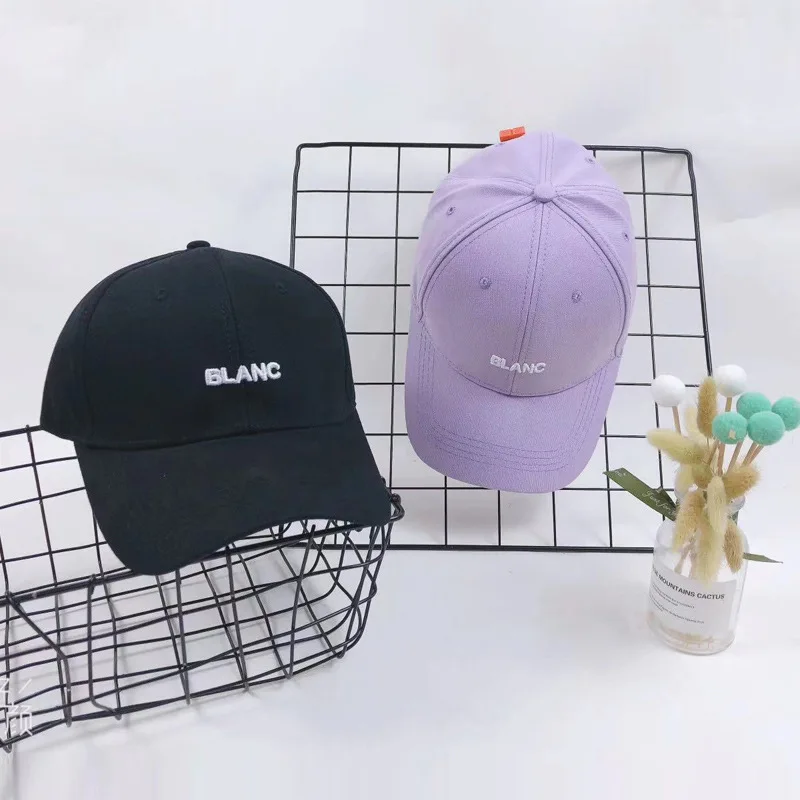 Кепка Женская бейсбольная яркой расцветки дизайнерская шапка с вышивкой в стиле