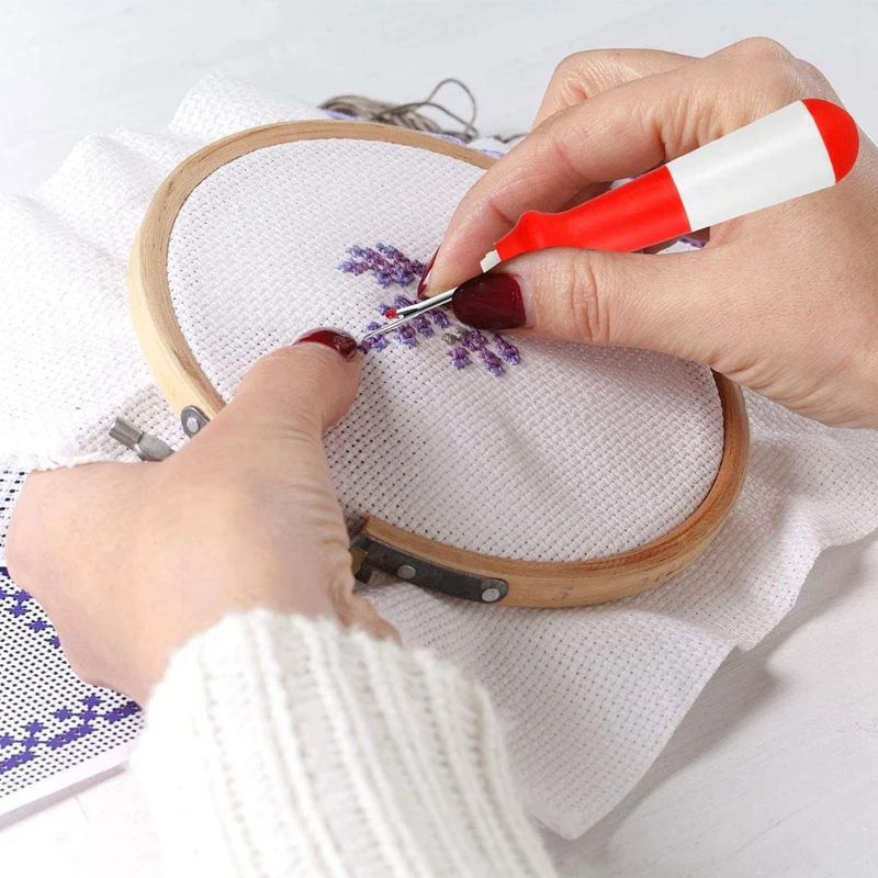 Инструмент для снятия стежков работает как приспособление этикеток одежды