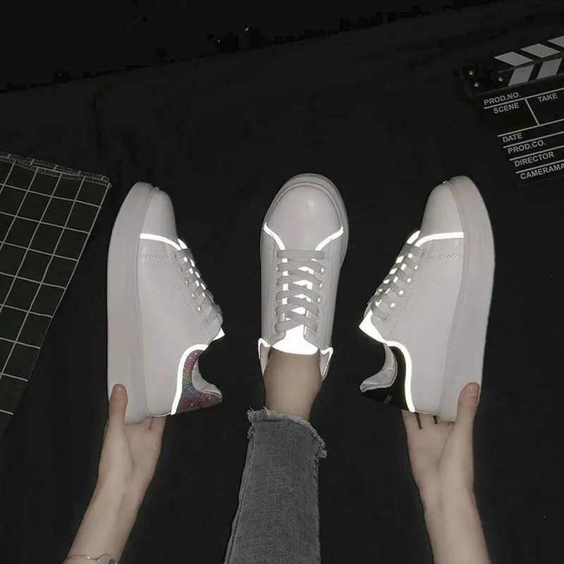 Светящиеся белые кроссовки Новинка осени 2019 повседневные на толстой подошве в