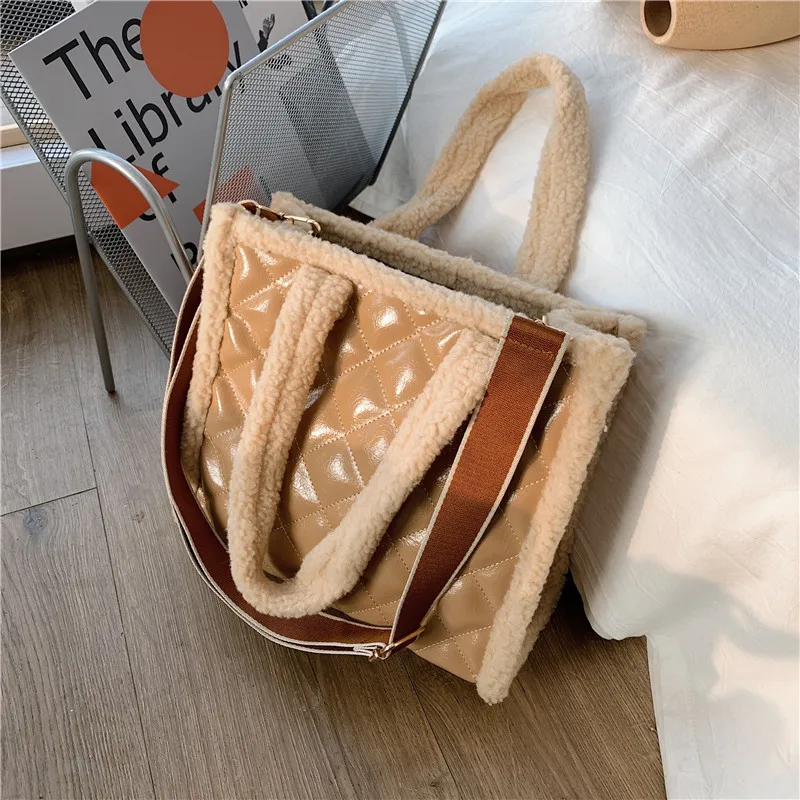 

HOT Original Design Autumn/winter Handbags 2021 New Fashion Lamb Hair Messenger Shoulder Bag Portable Tote Bag Square Bag