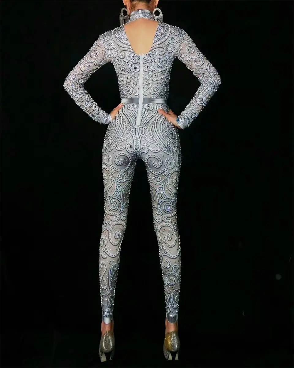 Женский комбинезон со стразами и жемчугом модный серый с длинным рукавом на день