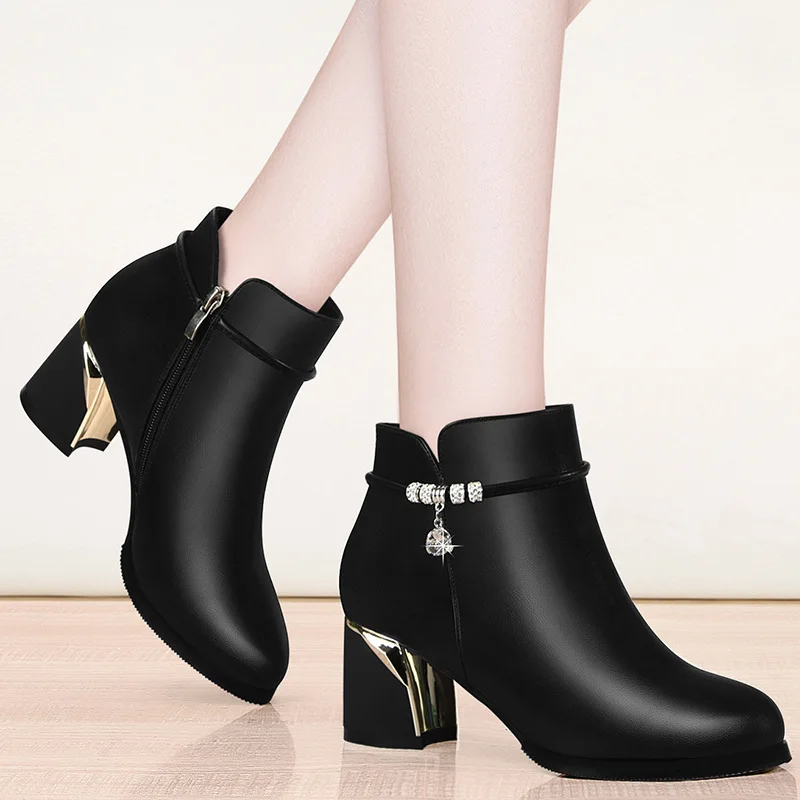 New Fashion Women Leather Chelsea Boots British Style New Autumn Winter Casual Short Ankle Boots Square High Heels Booties M0108