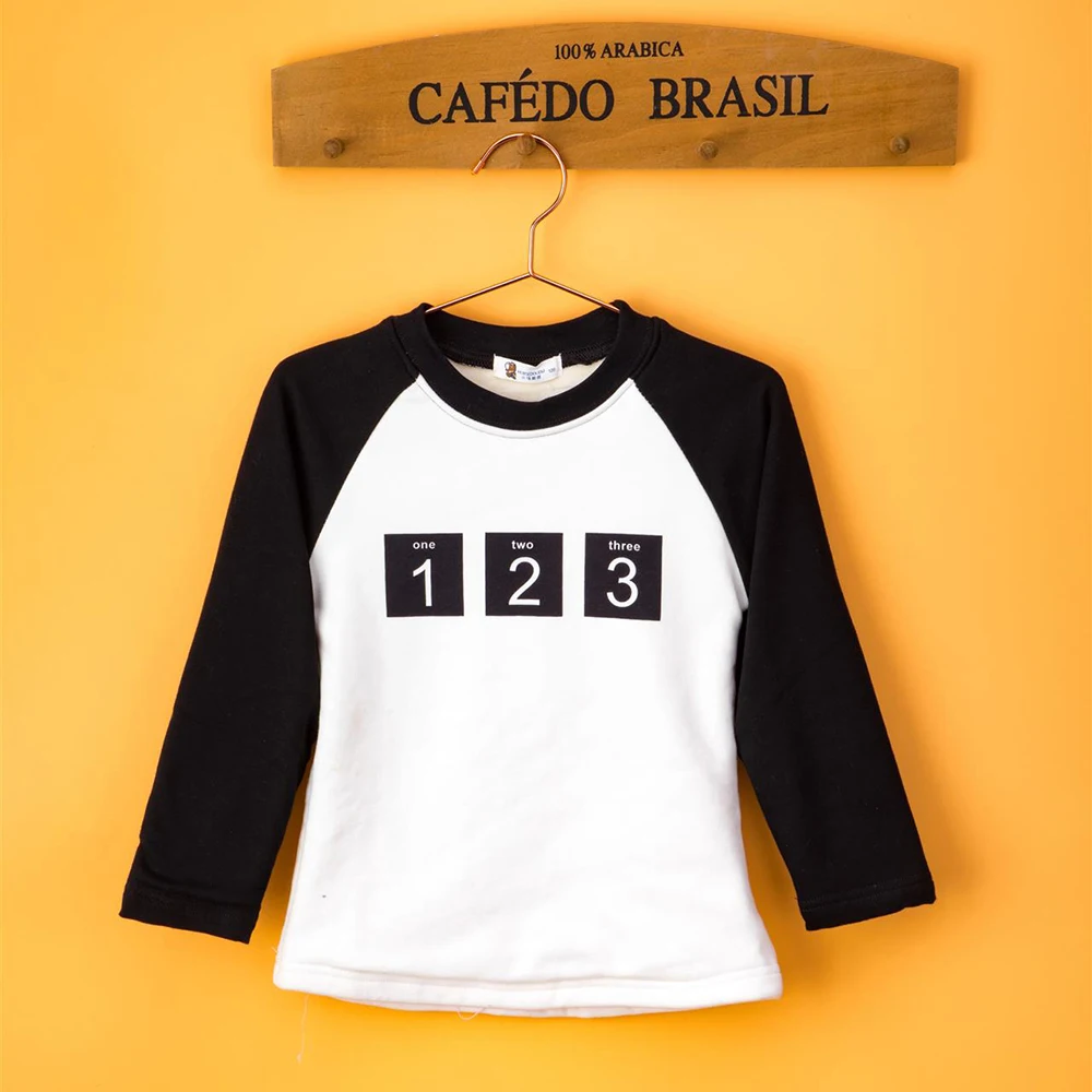 Вешалка для детской одежды из металла и розового золота 32 см с вырезами милая