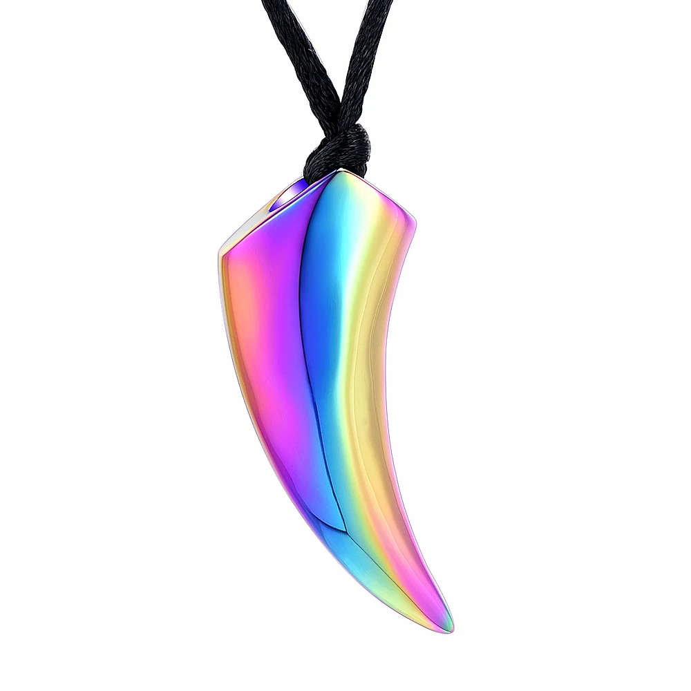 

Мужское ювелирное изделие с волчьими зубьями