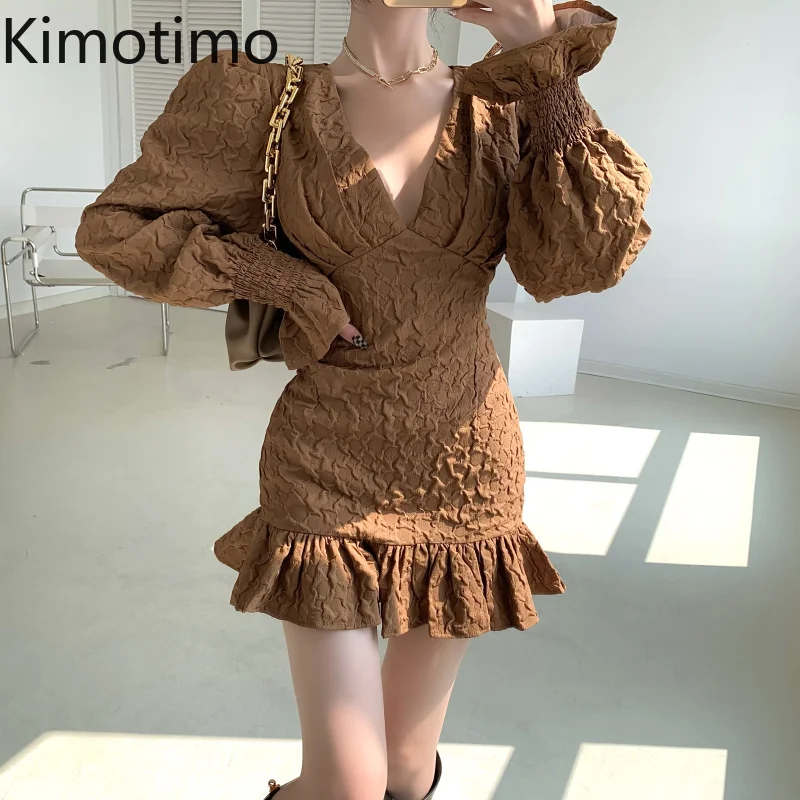 

Женское платье с V-образным вырезом, пышными рукавами и складками