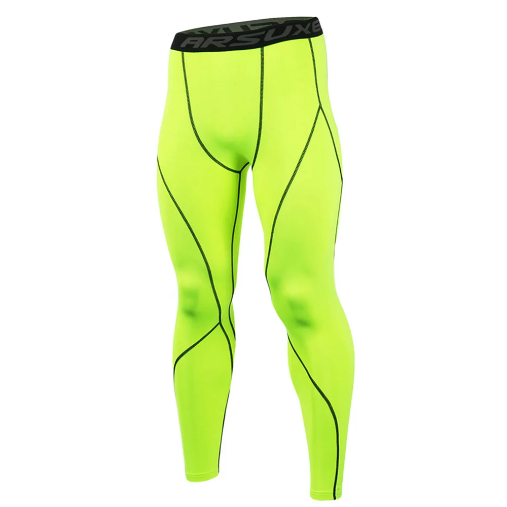 Брюки для занятий спортом. Беговые лосины мужские. Спортивные трико для бега. Легинсы для бега мужские зимой. Мужские легинсы для бега без трусов примерка.