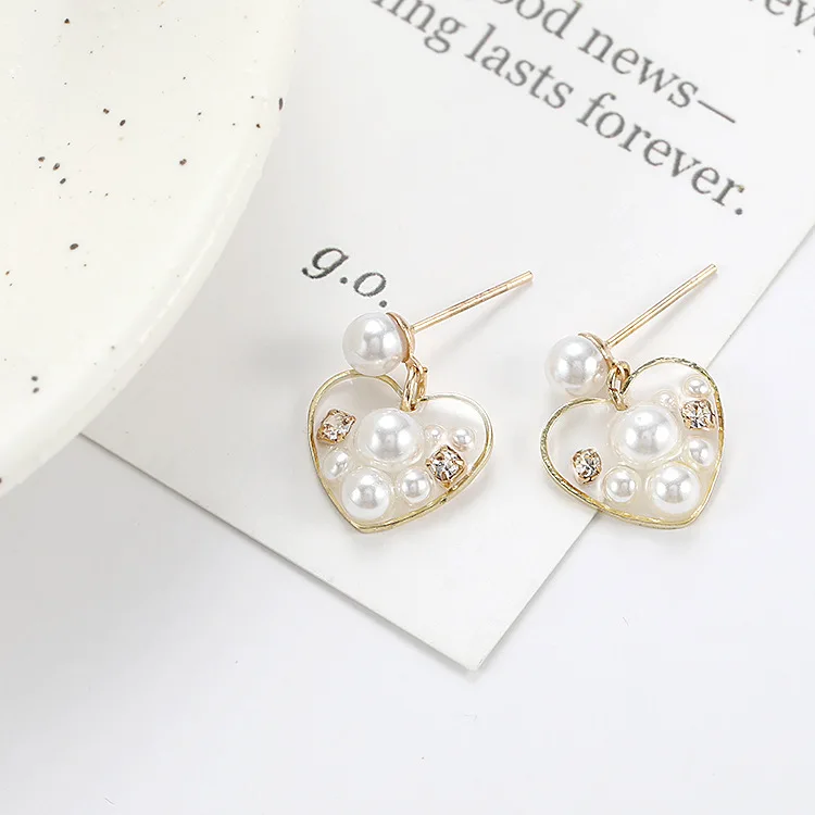 Корейские серьги с кристаллами и жемчугом маленькие в виде сердца золотые