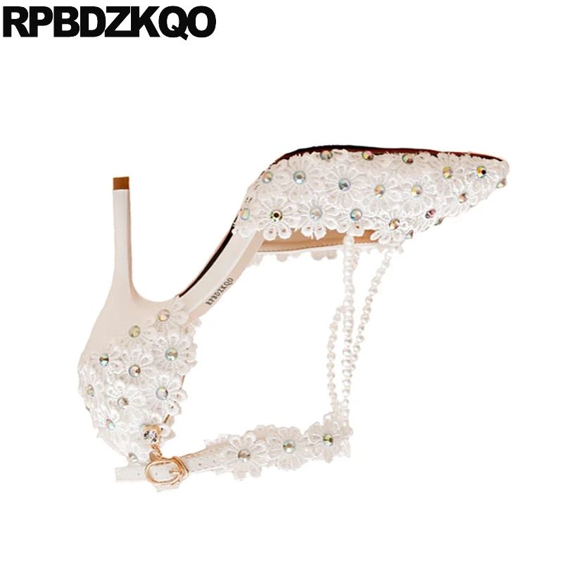 Свадебные туфли-лодочки на тонком каблуке с Т-образным ремешком и стразами туфли