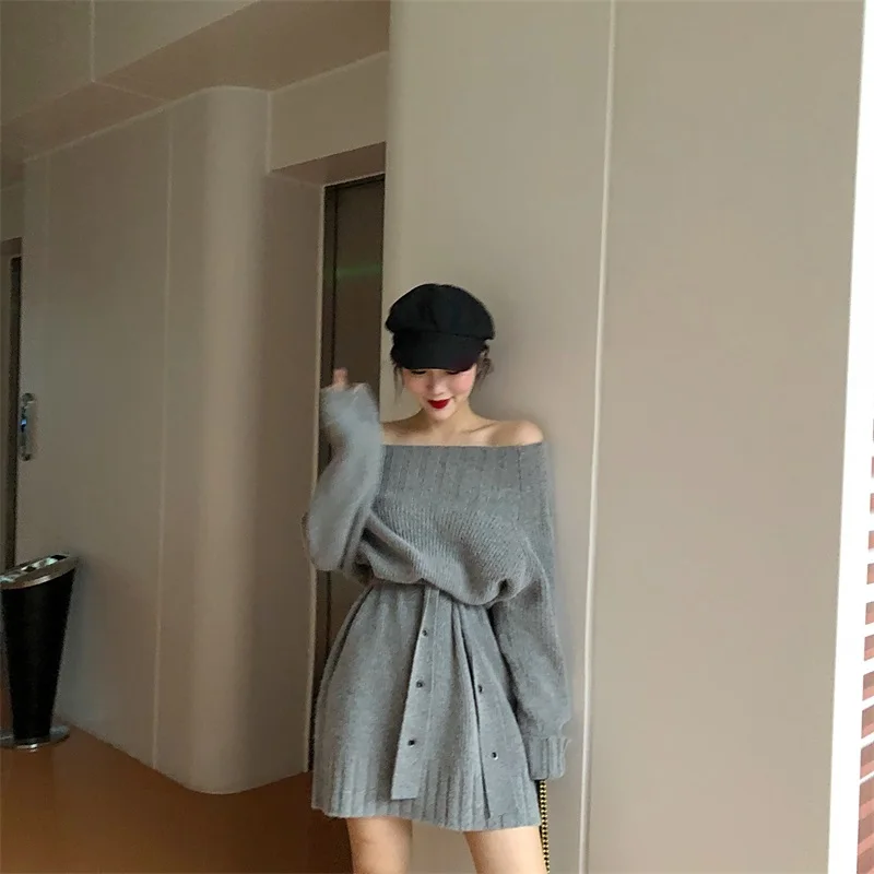 Женское трикотажное платье свитер элегантное серое без бретелек с открытыми