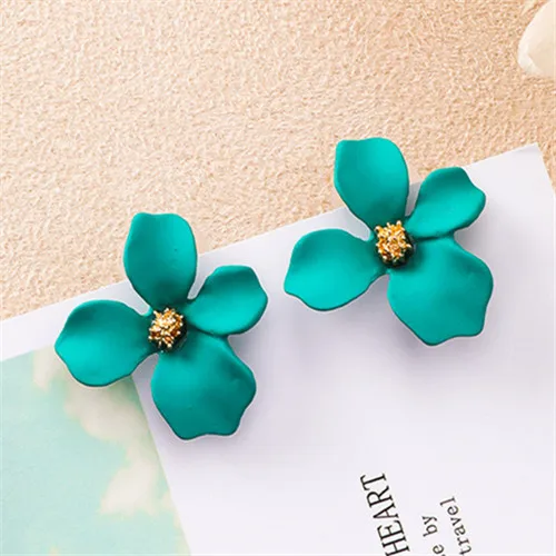 stud earrings Модные белые цветы серьги гиперболы темперамент жемчуг Цветы Серьги гвоздики для женщин ювелирные изделия аксессуары серьги - Окраска металла: stud earrings