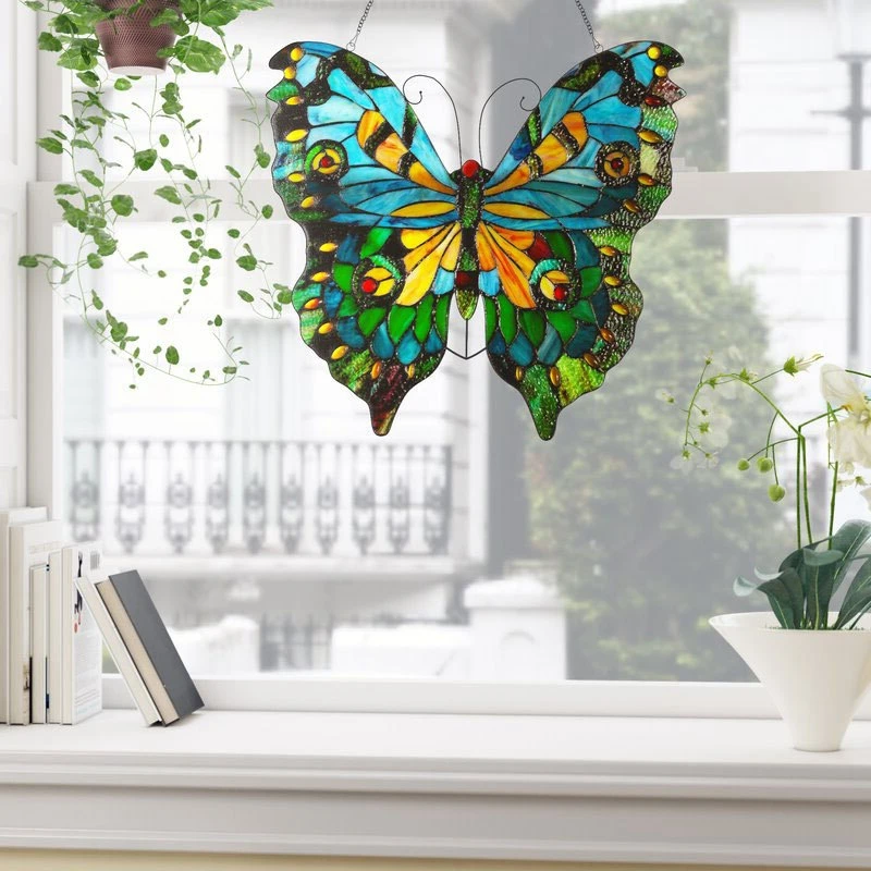 

Яркий крючок-бабочка для окон