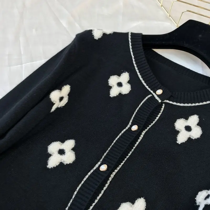 

Autumn and Winter Knitting Cardigan Coat Female Stylish Thin Round Neck Bright Silk Embroidered Flower Outer Sweater Small Top