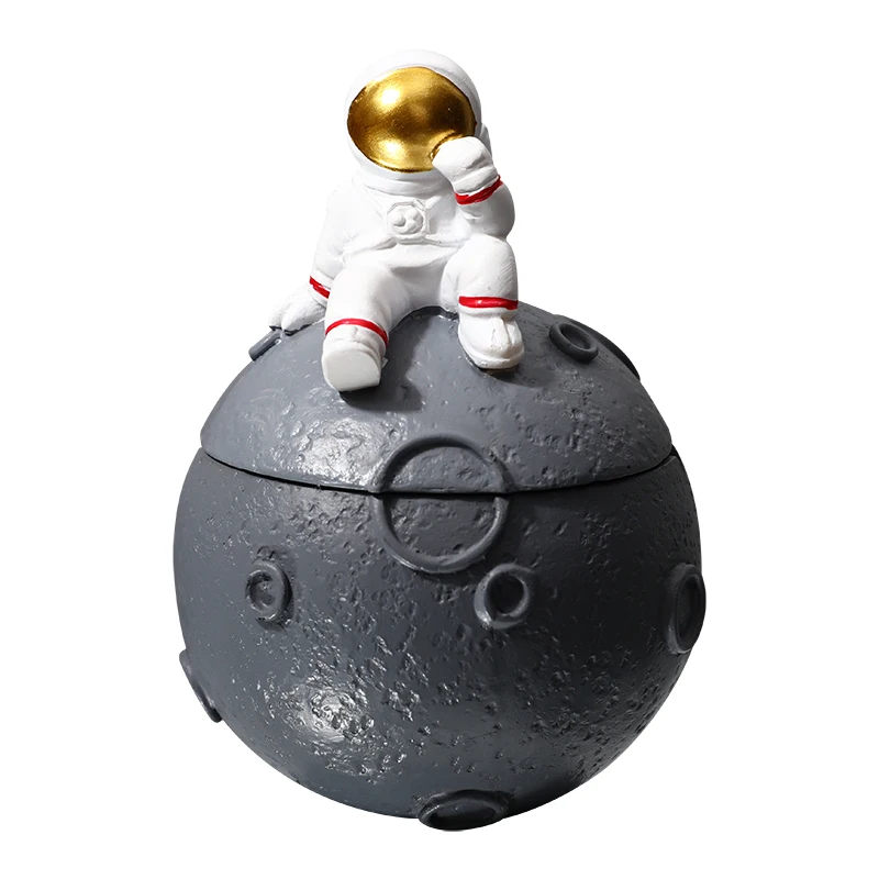 

Ashtray home living room ins wind luxury Nordic astronaut ornaments creative personality trend fly ash prevention with cover