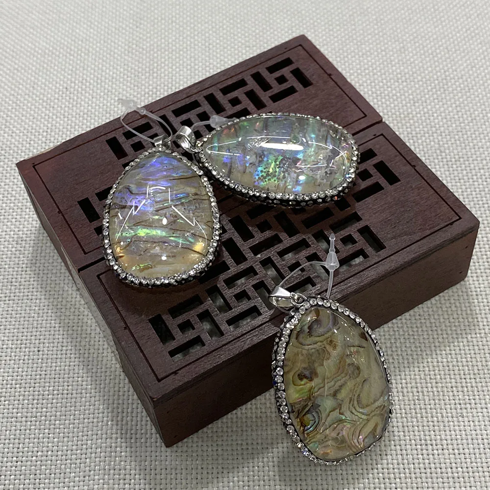 

Natural Abalone Shell Crystal Pendant Water Drop Shaped Diamond Sticker Suitable for DIY Fashion Jewelry Decoration Wholesale