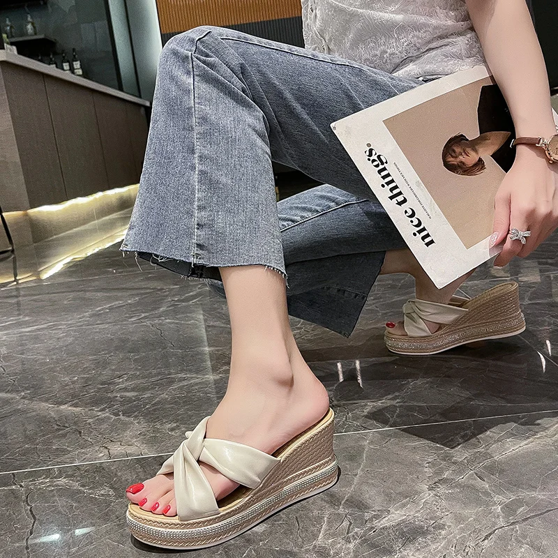 

Flat-soled Slippers Women Thick-soled Fashion Outer Wear Summer New Out Slope Heel Shoes A Word Drag High Heel Cool Drag Girl