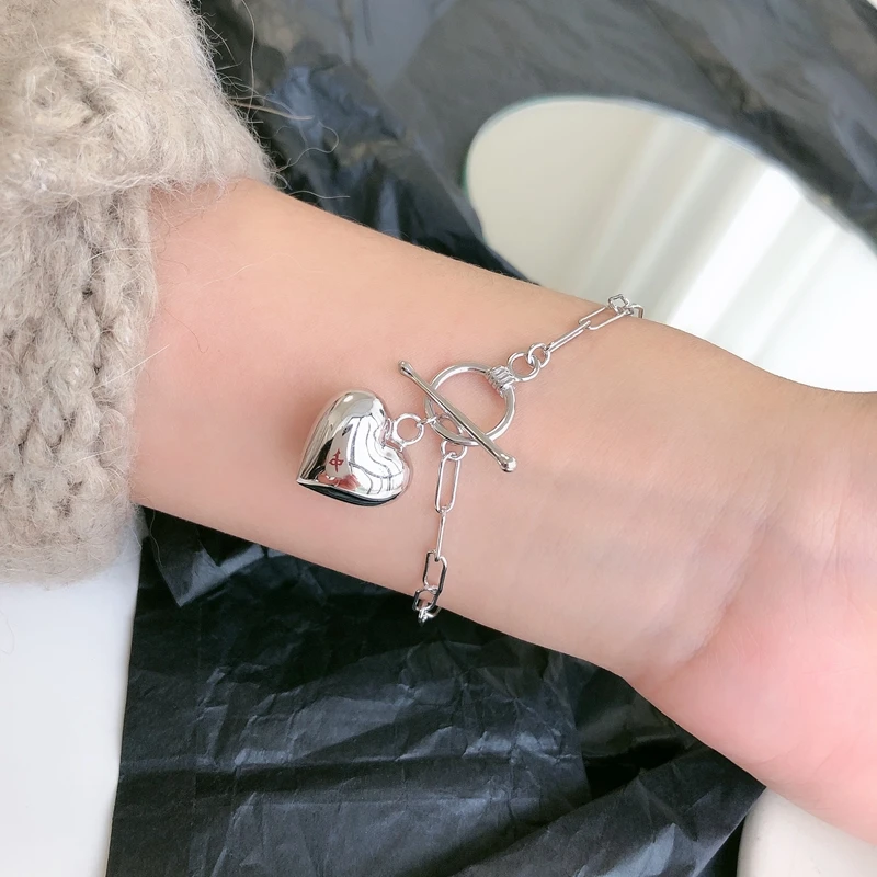 

Silvology 925 Sterling Silver Glossy Heart Bracelets O T Button Design Minimalist Wide Chain Bracelets for Women Party Jewelry