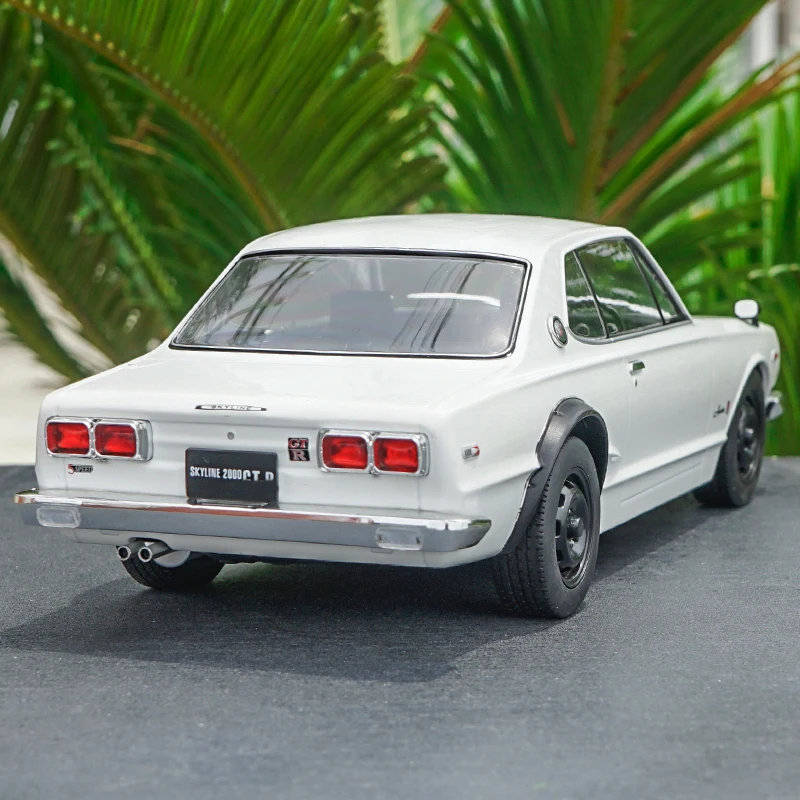 Коллекционная модель игрушечного автомобиля 1:18 SKYLINE 2000 из сплава подарок для
