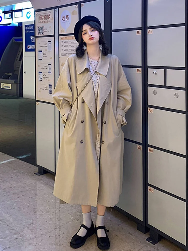 Тренч женский двубортный Осень-зима 2021 | Женская одежда