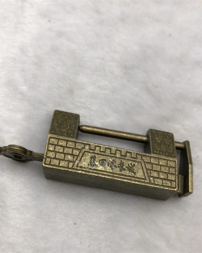 

China Copper Statue Lock Metal Crafts Home Decoration