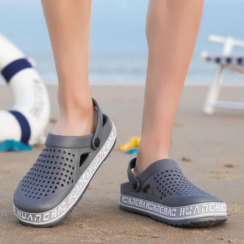 Мужские сандалии с отверстиями пляжные дышащие закрытым носком для сада и