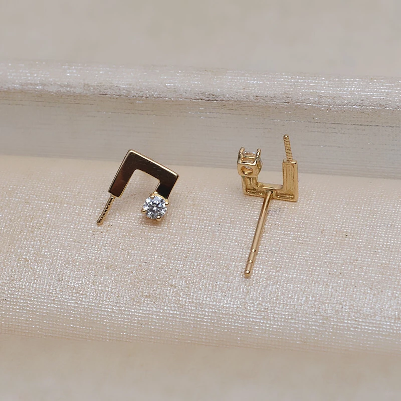 Рисунок 3 - Оригинальные золотые серьги в форме сердца AU 750 18K