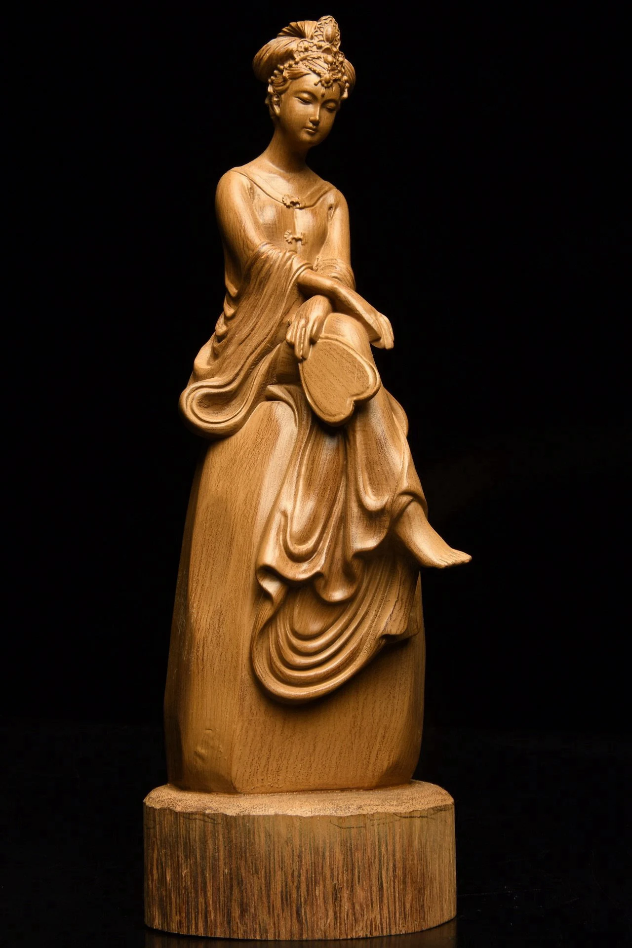 Рисунок 4 - Натуральные украшения из корня агилового дерева