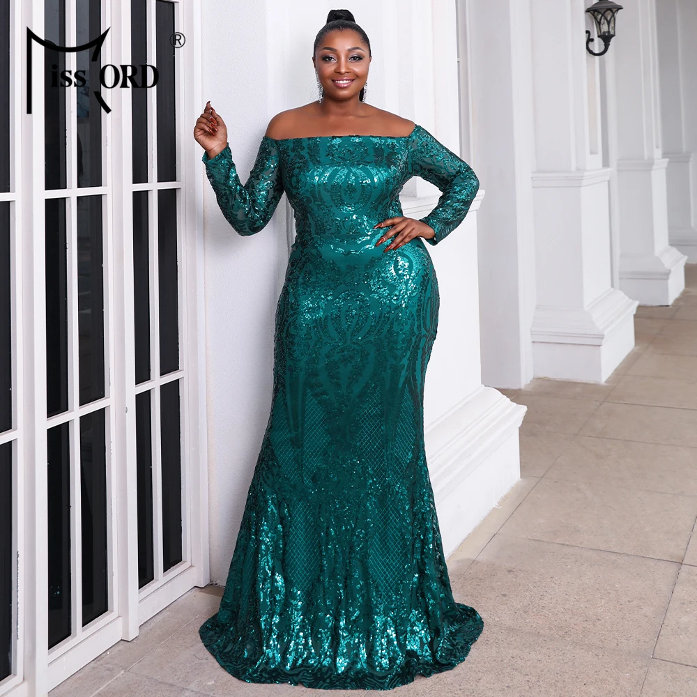 Женское трикотажное платье большого размера с блестками и открытыми плечами