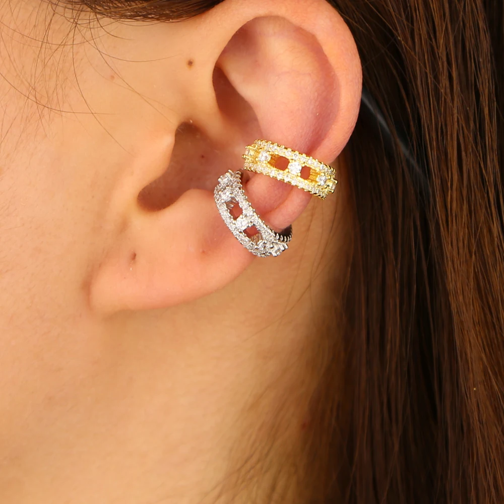 Женские серьги-клипсы серебряного цвета с фианитом небольшие размеры 1 шт. |