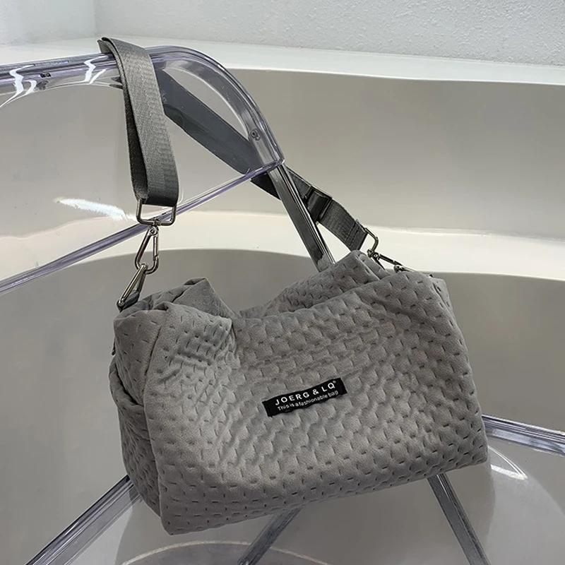 

Winter Velvet Women Shoulder Bag Large Capacity Simple Letter Messenger Bag Gym Bag Sacs À Main Femme En Grand Capacite 2021 New
