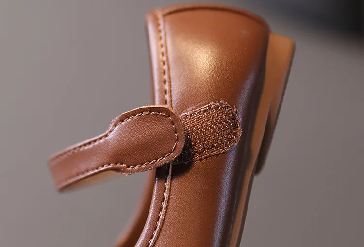 Демисезонная кожаная обувь для маленьких девочек черные коричневые однотонные