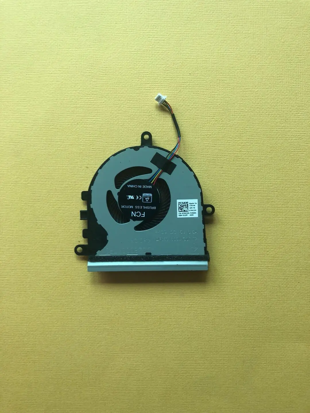 Новый ноутбук кулер Процессор вентилятор подходит для Dell Inspiron 5570 15-5575 3583 07MCD0 DC 5V