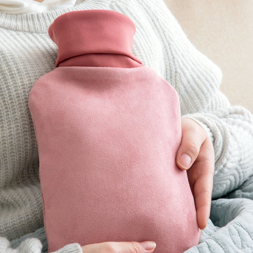 Классическая белая бутылка для горячей воды из ПВХ 1000 мл с замшевым чехлом