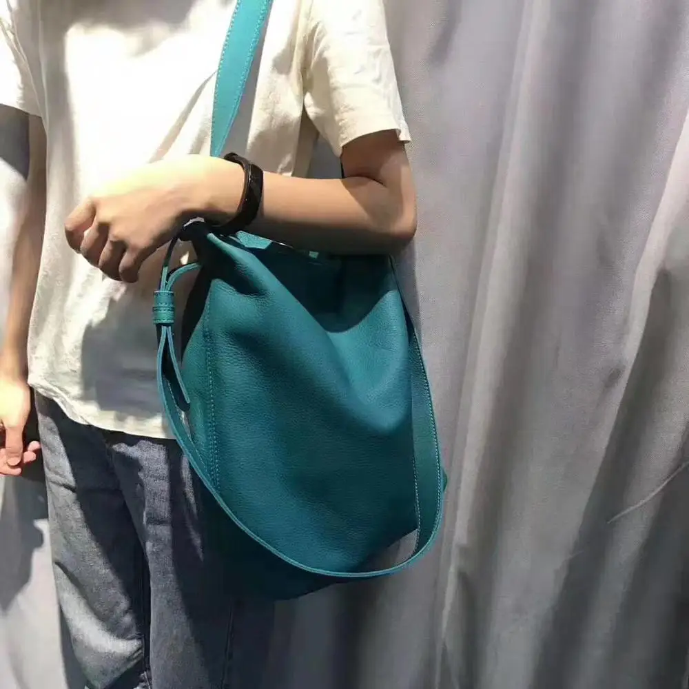 Женская сумка ведро из мягкой натуральной кожи тоут через плечо с вертикальным